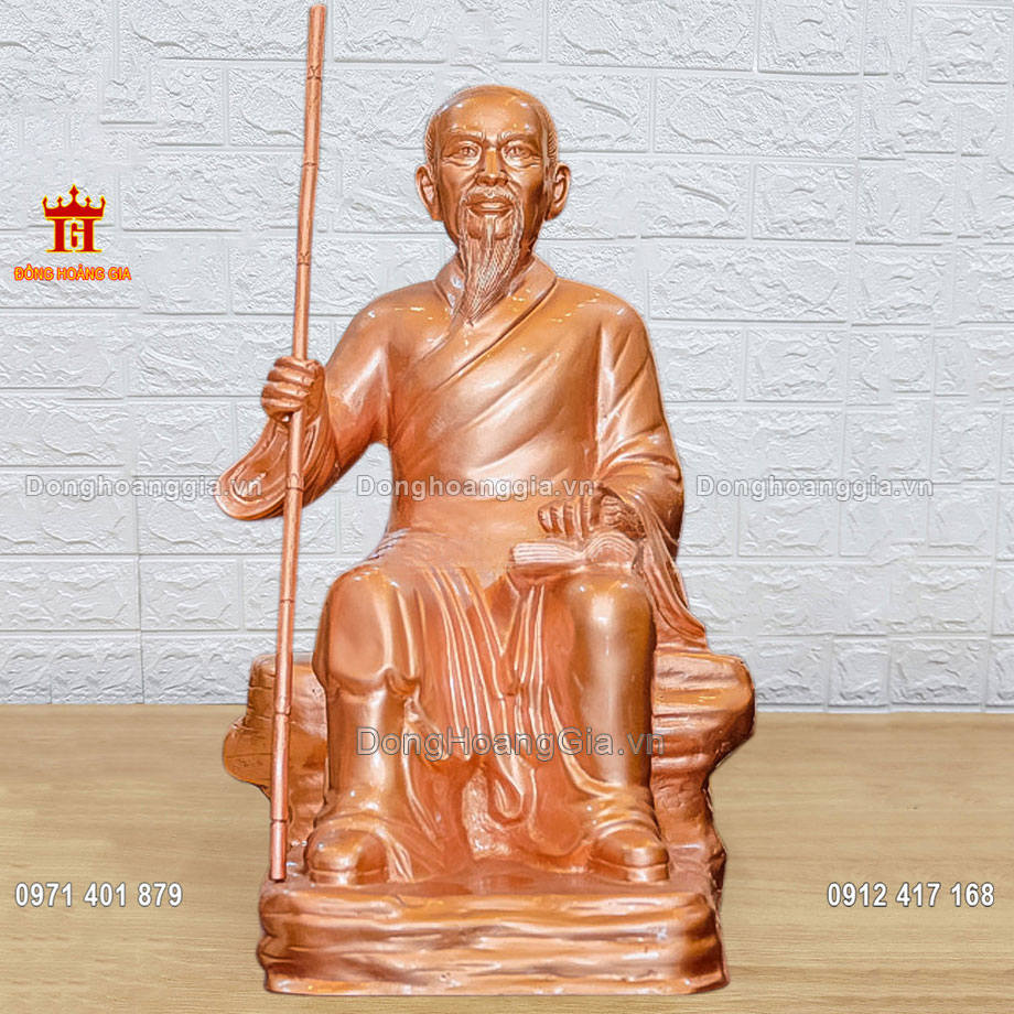 Pho tượng danh y Lê Hữu Trác được đúc hoàn toàn từ nguyên liệu đồng đỏ